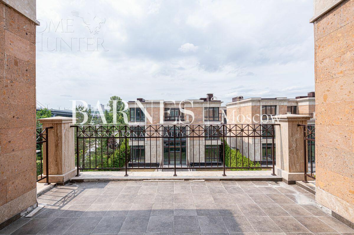 3-УРОВНЕВЫЙ ОСОБНЯК БЕЗ ОТДЕЛКИ 840 М² НА 1 ЭТАЖЕ