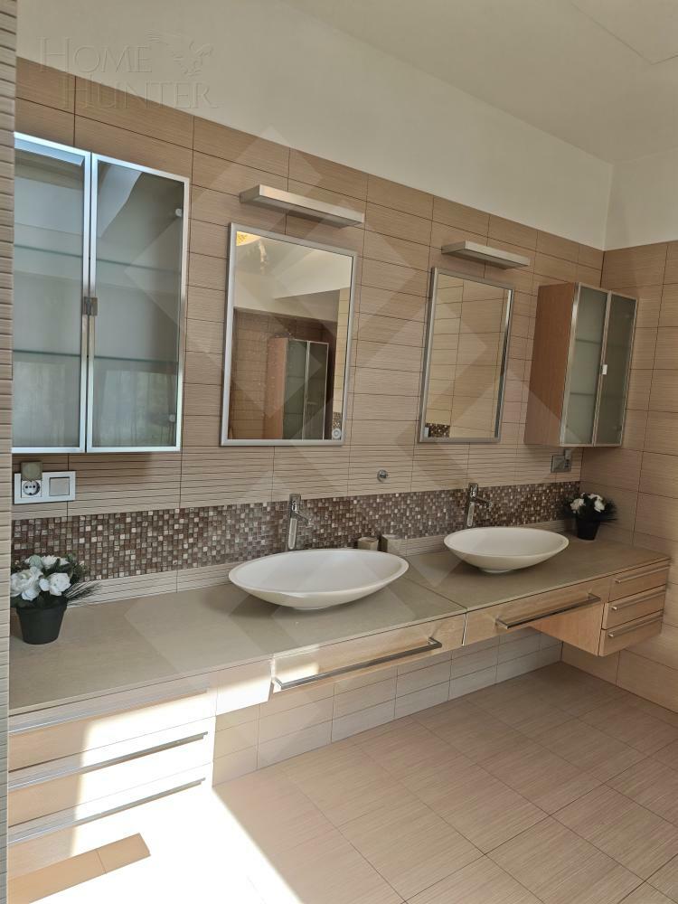 3-этажный коттедж 900 м² с отделкой