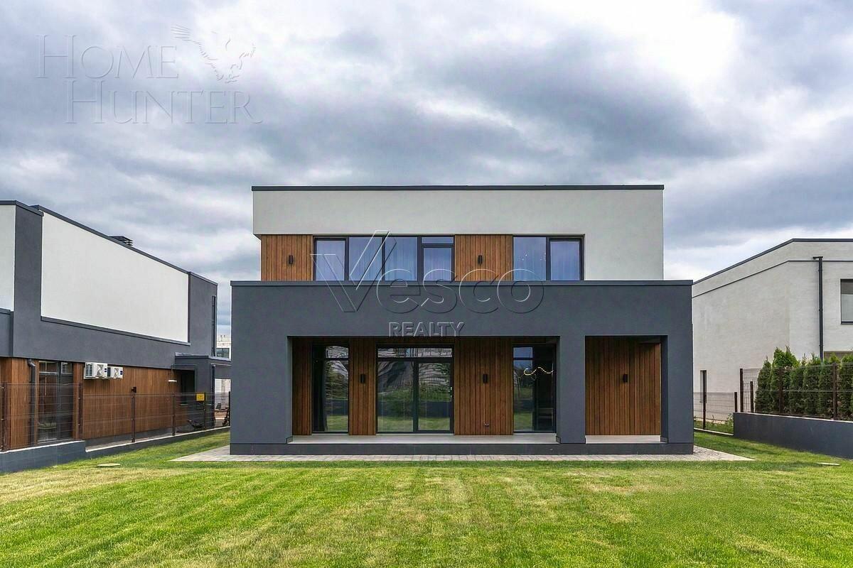 2-этажный коттедж 300 м² с отделкой