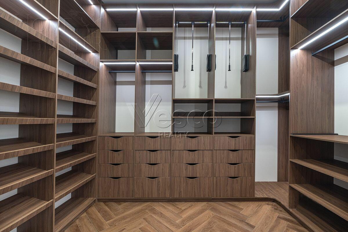 2-этажный коттедж 300 м² с отделкой