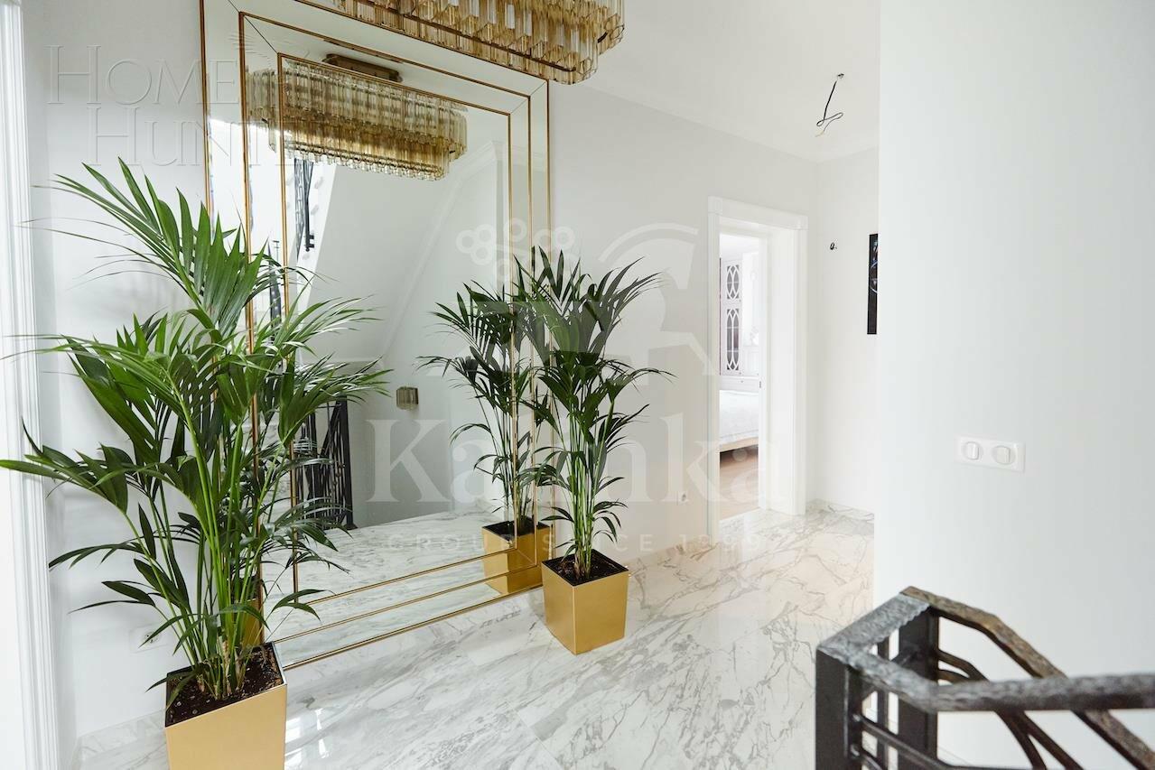 3-этажный коттедж 550 м² с отделкой