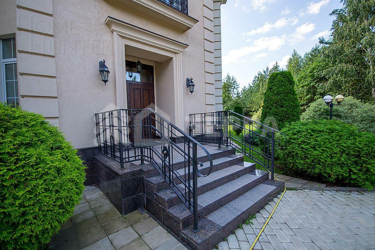 2-этажный коттедж 650 м² с отделкой