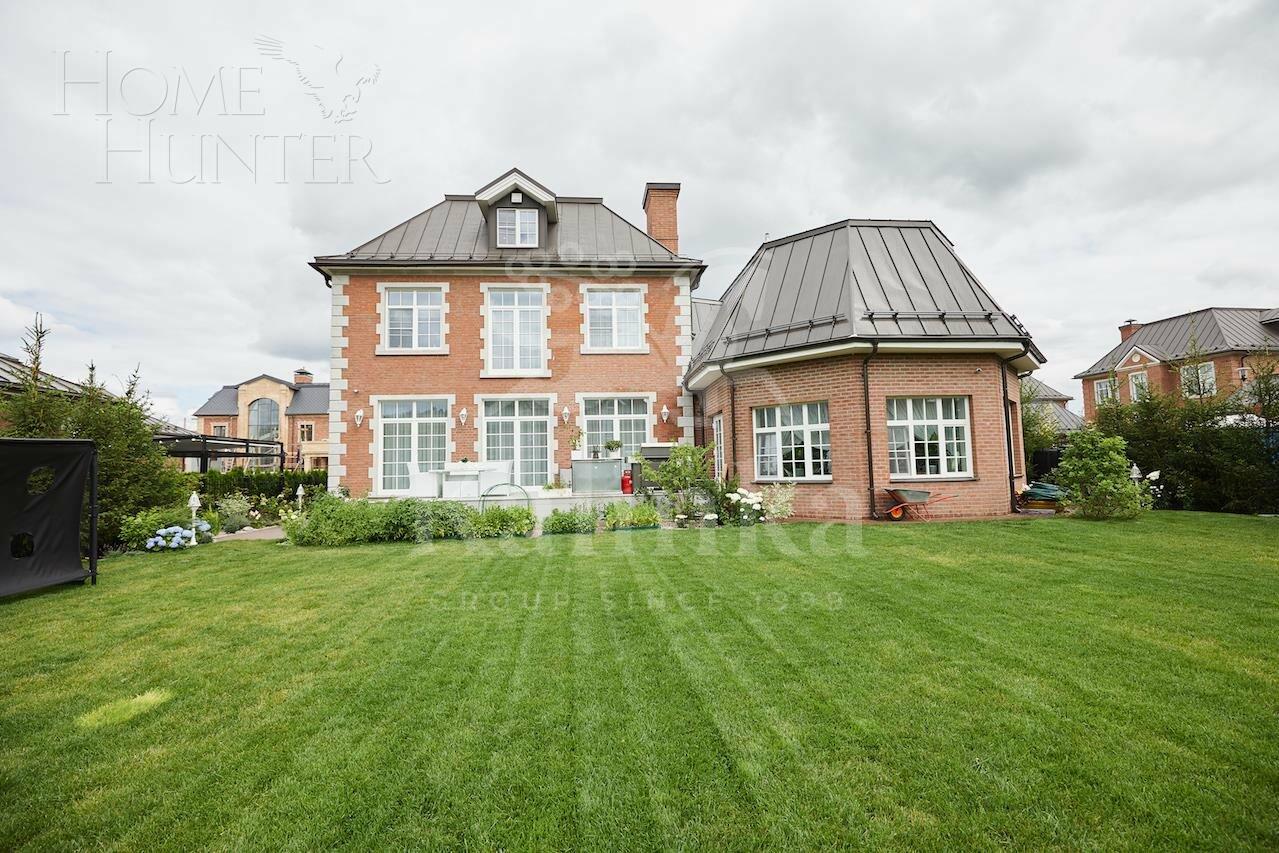 3-этажный коттедж 550 м² с отделкой