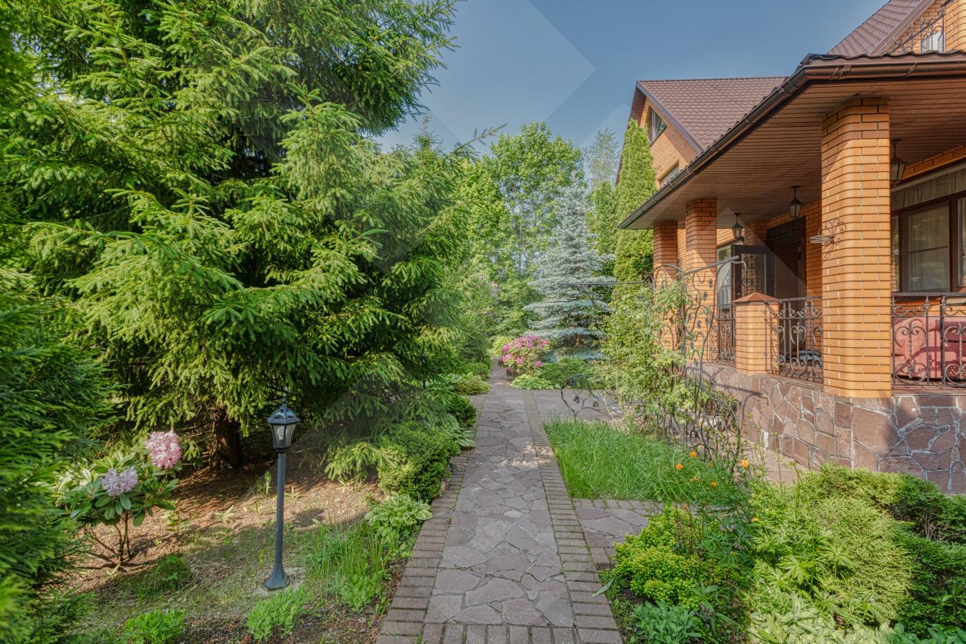 2-этажный коттедж 640 м² с отделкой