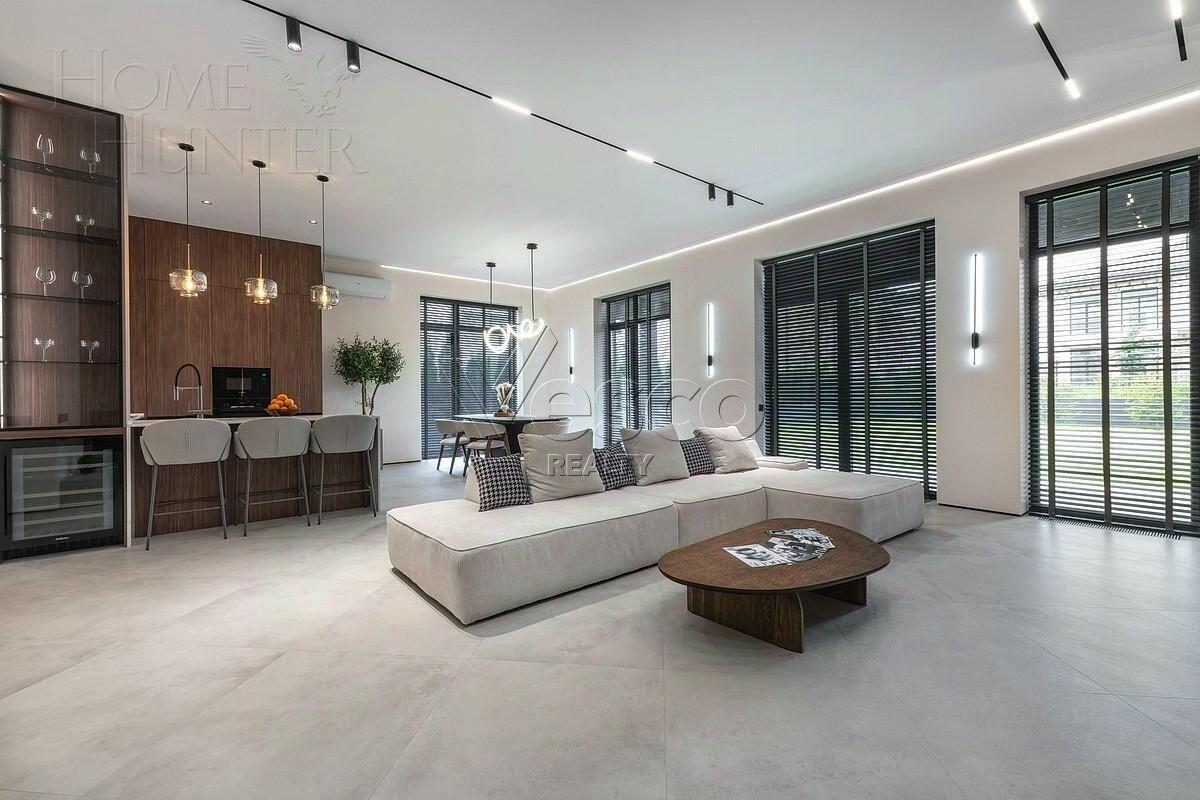 2-этажный коттедж 300 м² с отделкой