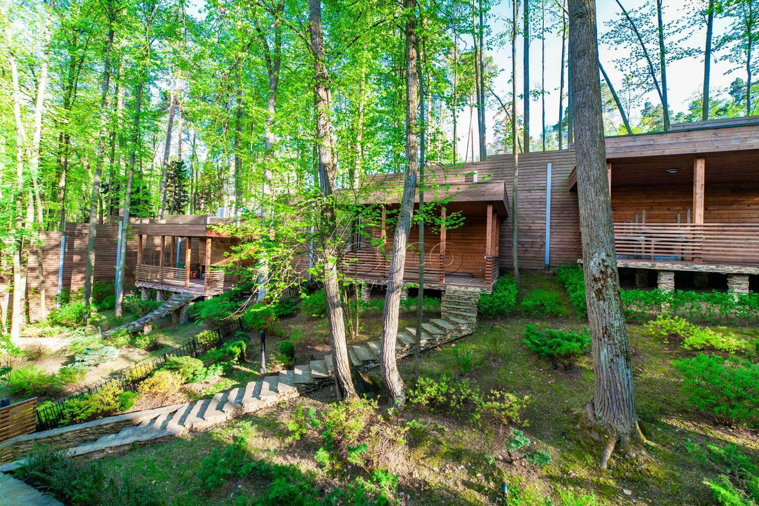 3-этажный таунхаус 340 м² с отделкой