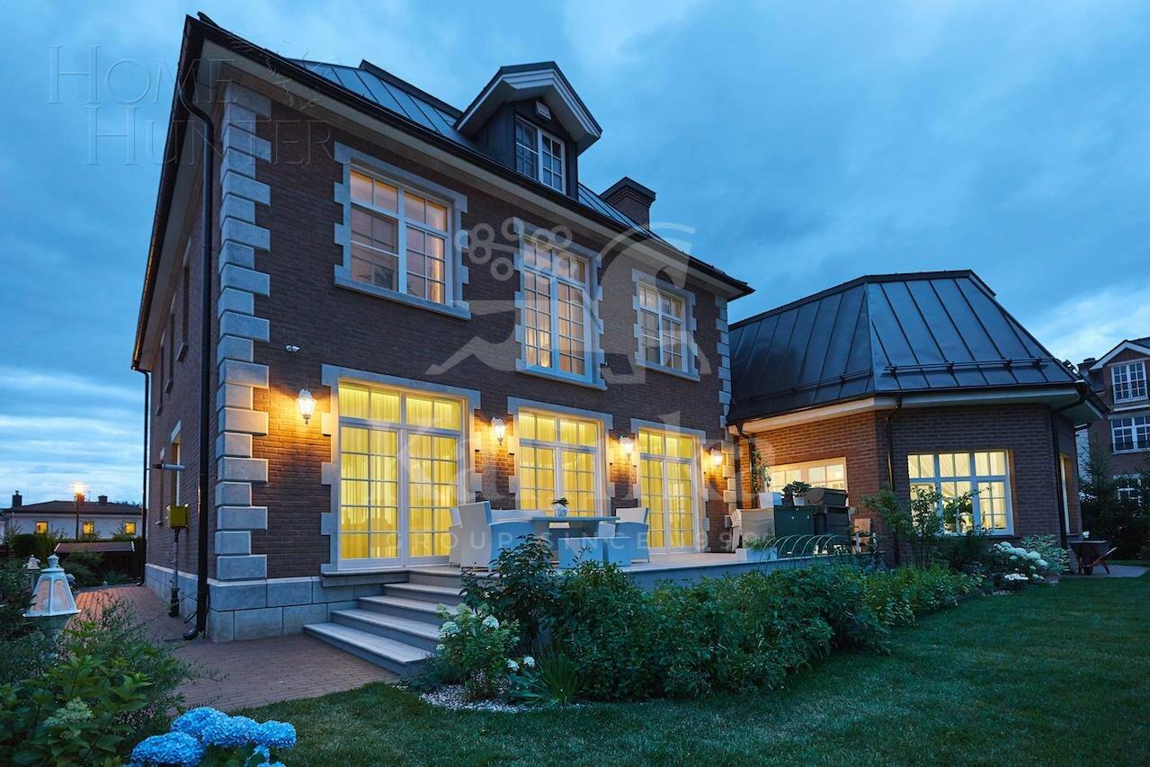 3-этажный коттедж 550 м² с отделкой