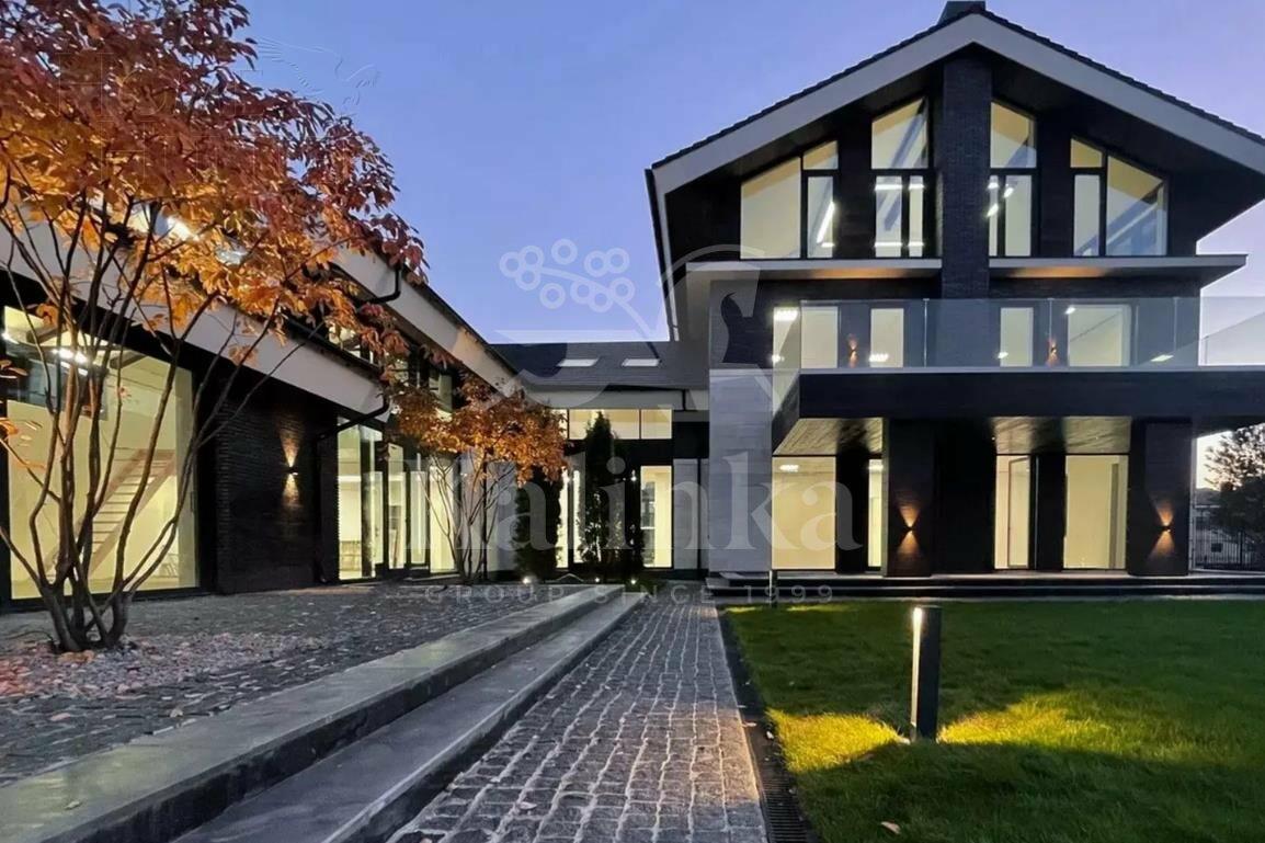 3-этажный коттедж 1 770 м² без отделки