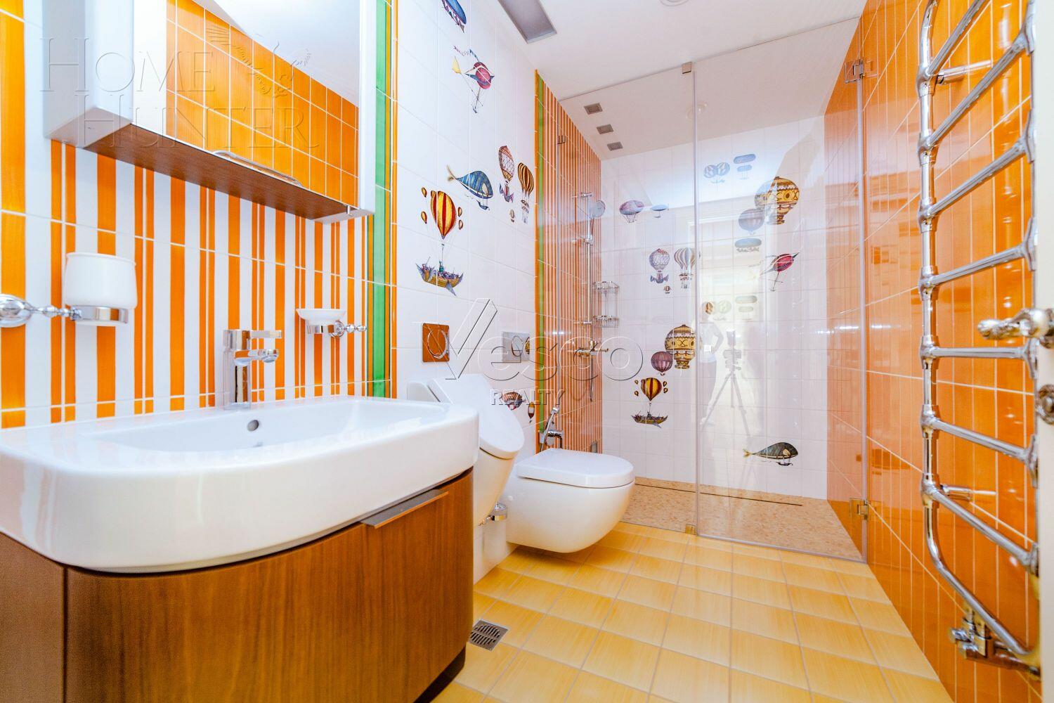 3-этажный таунхаус 340 м² с отделкой