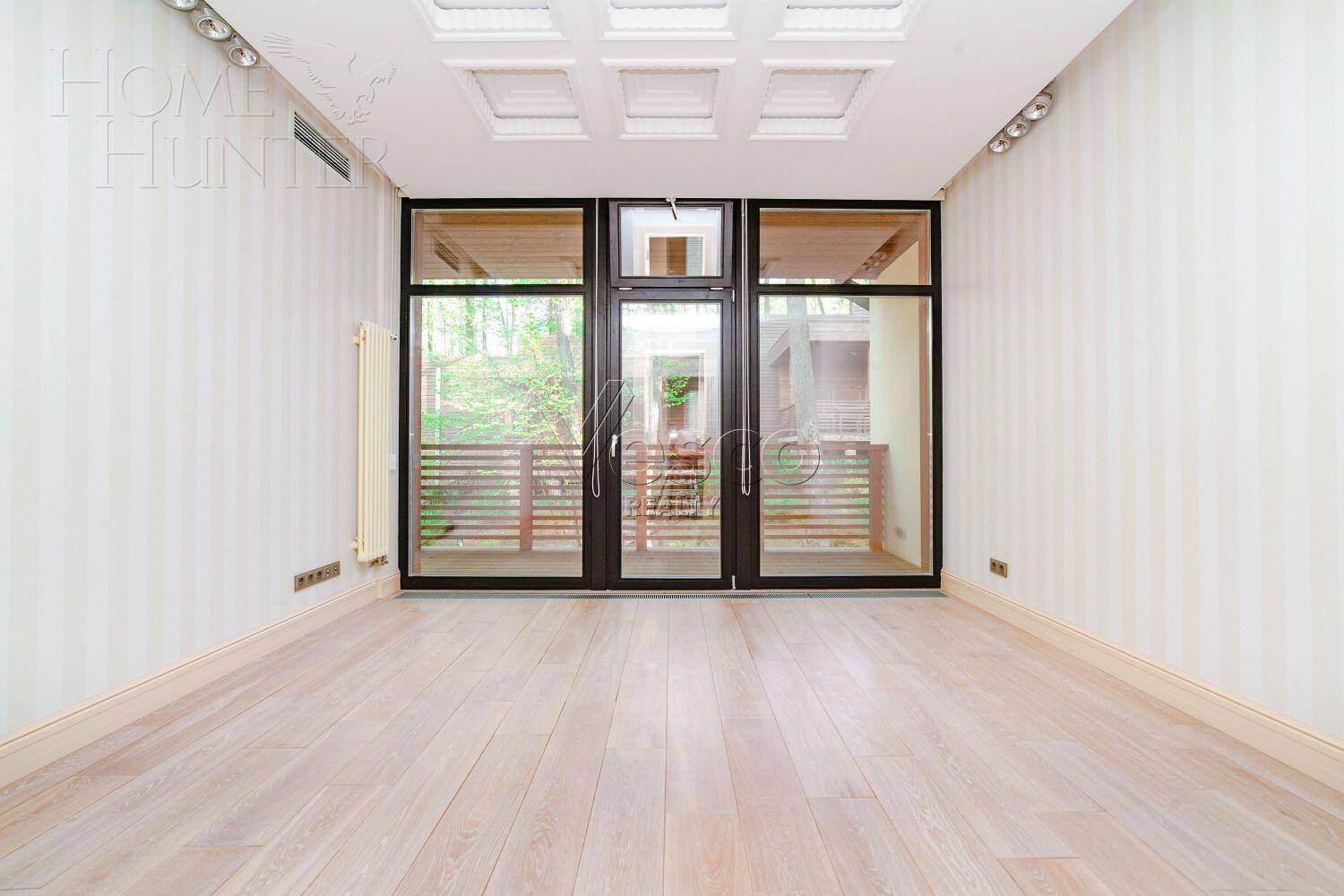 3-этажный таунхаус 340 м² с отделкой