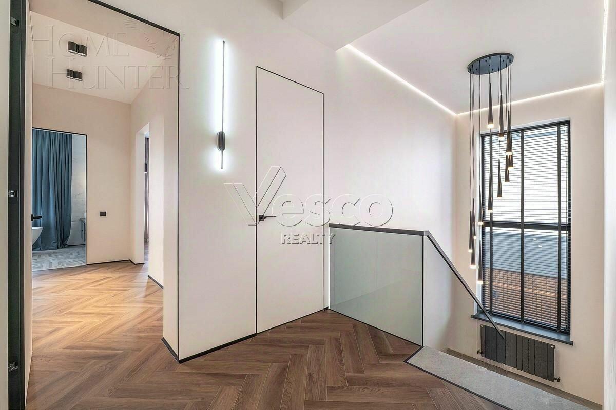 2-этажный коттедж 300 м² с отделкой