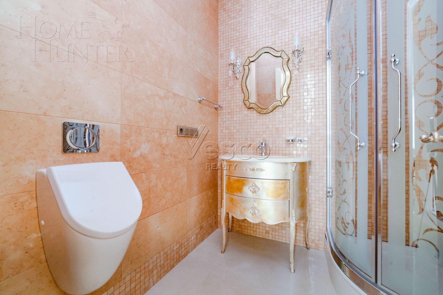 3-этажный таунхаус 340 м² с отделкой