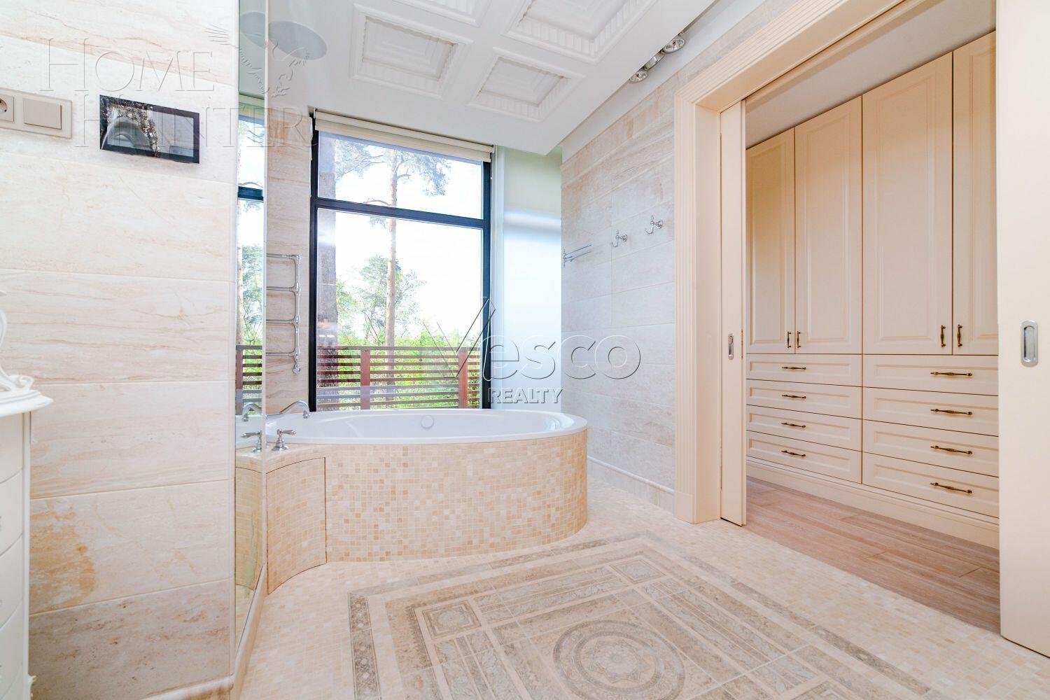 3-этажный таунхаус 340 м² с отделкой