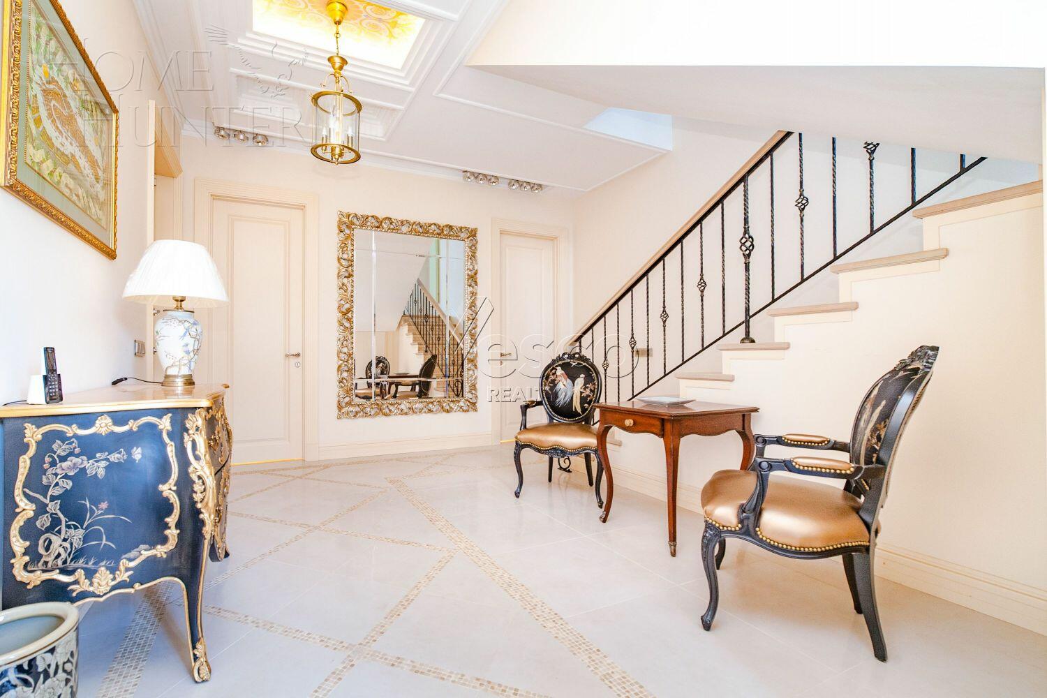 3-этажный таунхаус 340 м² с отделкой