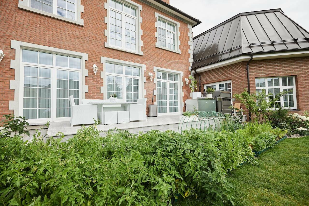 3-этажный коттедж 550 м² с отделкой