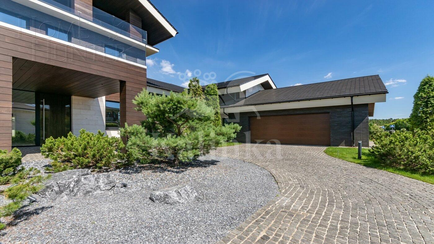 3-этажный коттедж 1 770 м² без отделки