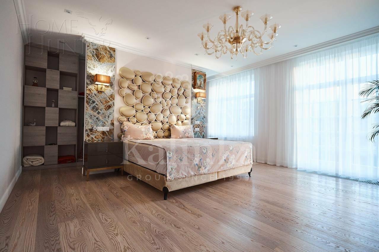 3-этажный коттедж 550 м² с отделкой