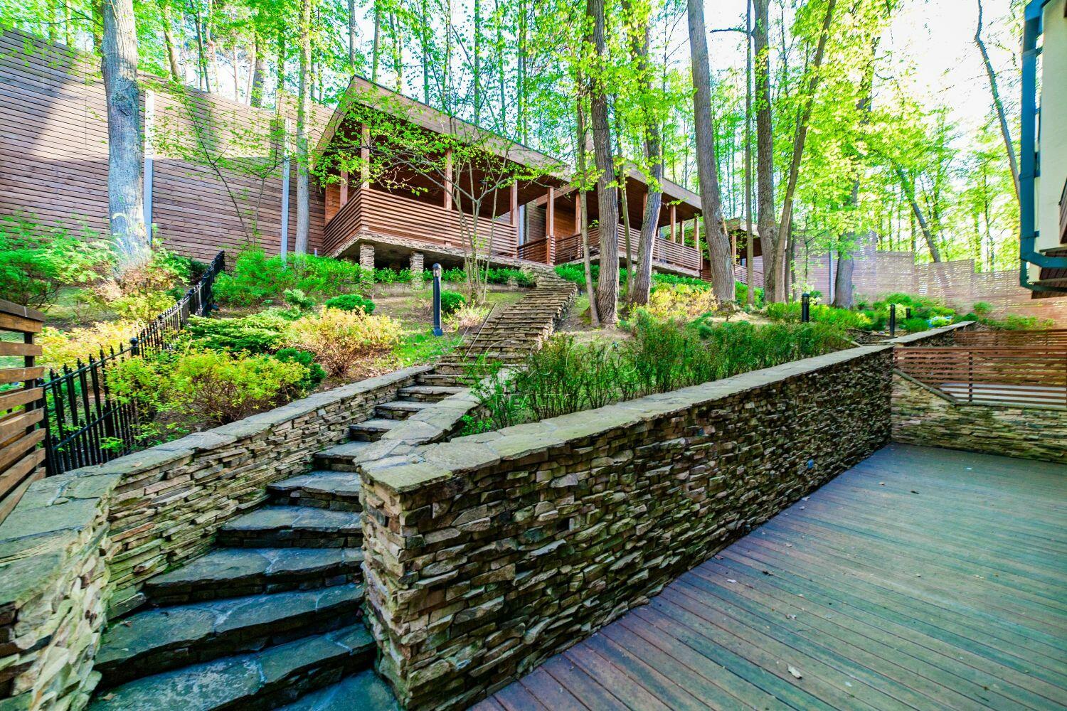 3-этажный таунхаус 340 м² с отделкой