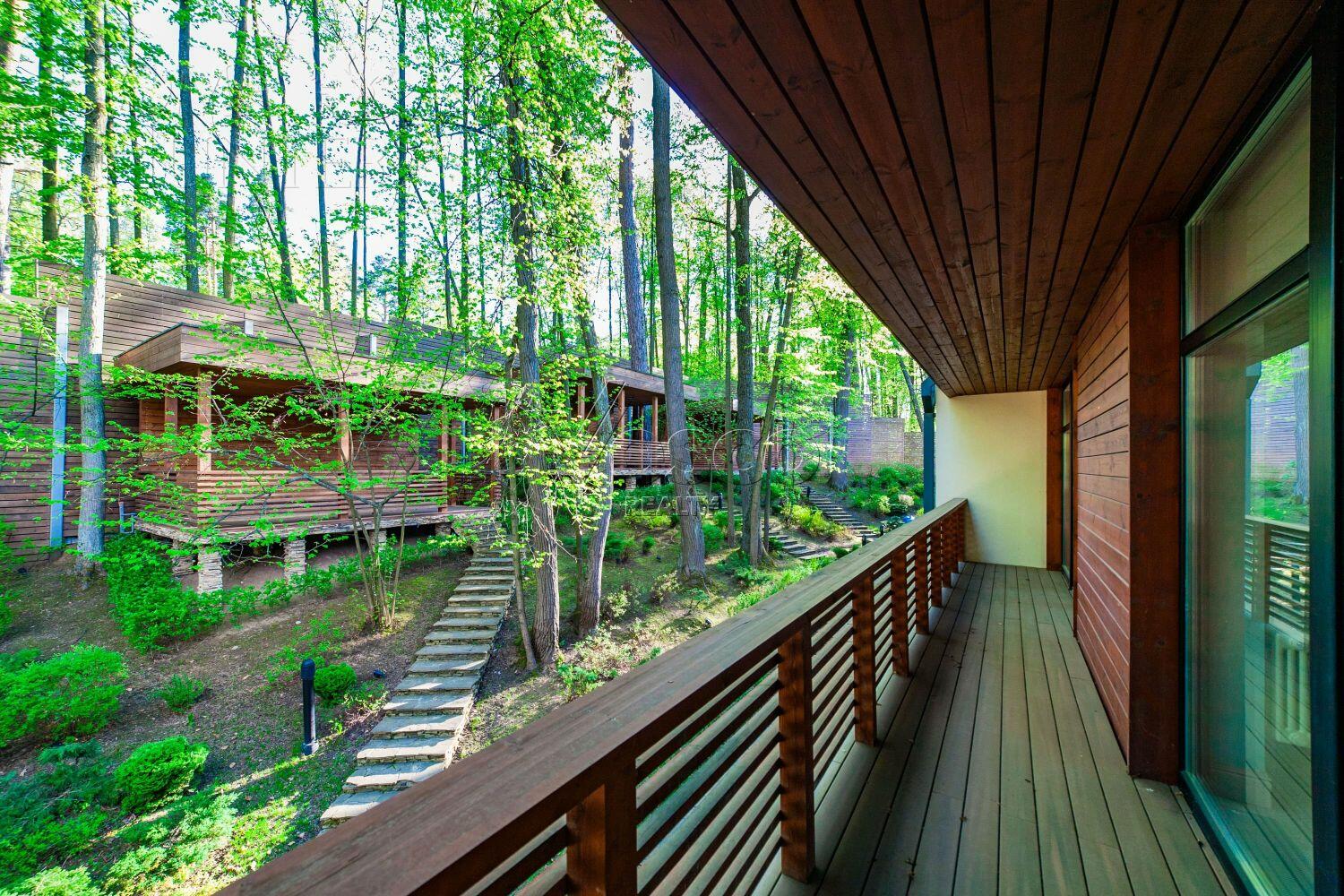 3-этажный таунхаус 340 м² с отделкой