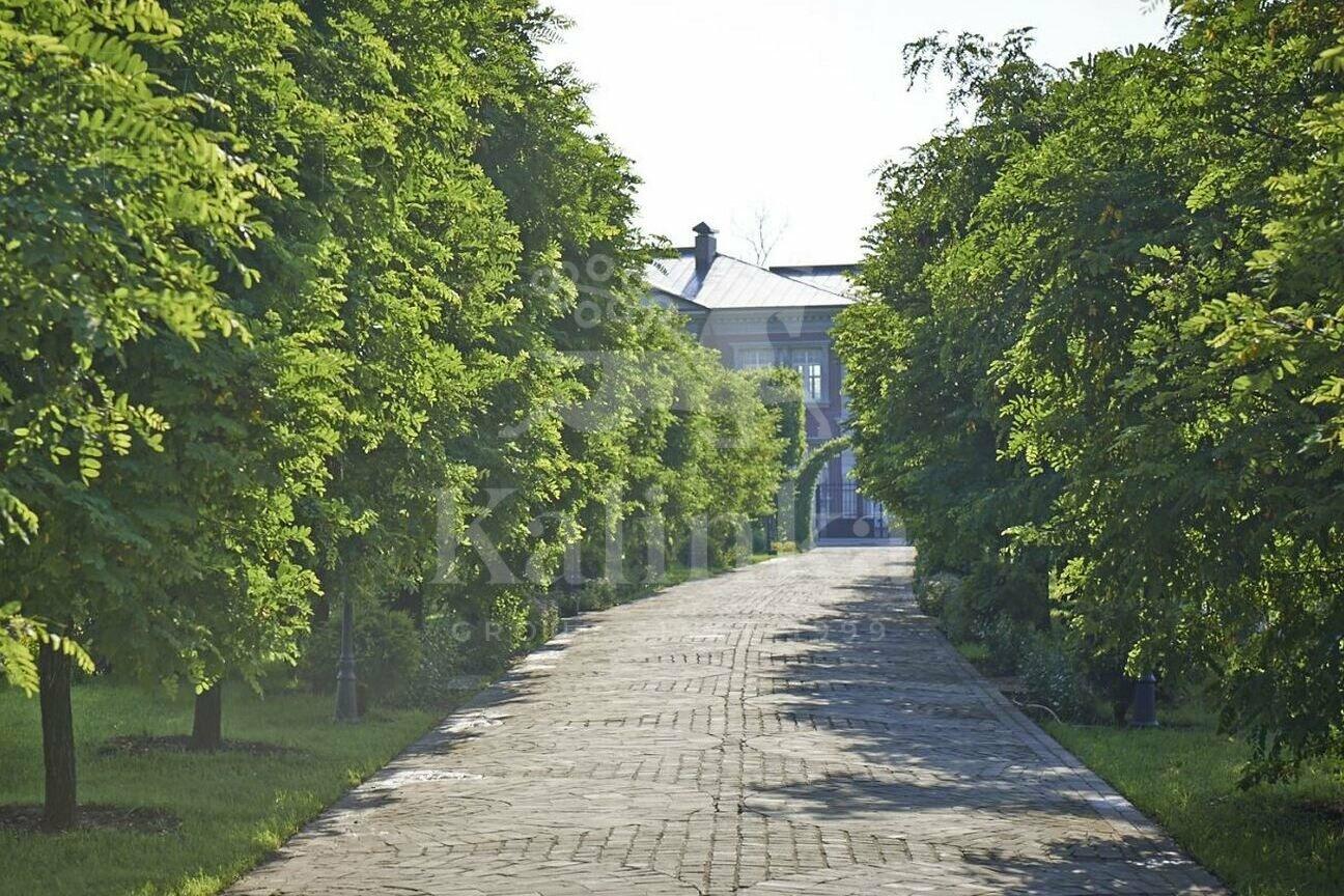 2-этажный коттедж 2 000 м² с отделкой