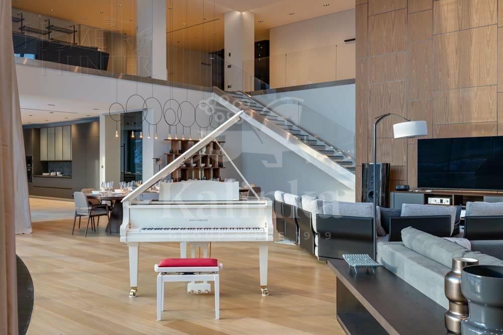 3-этажный коттедж 2 600 м² с отделкой