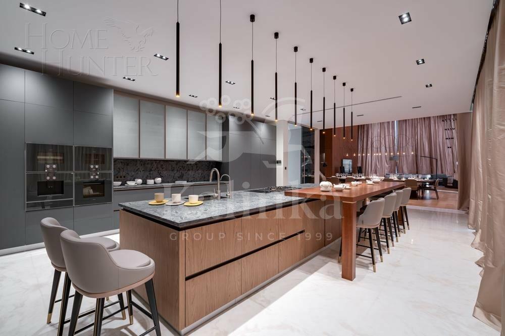 3-этажный коттедж 2 600 м² с отделкой