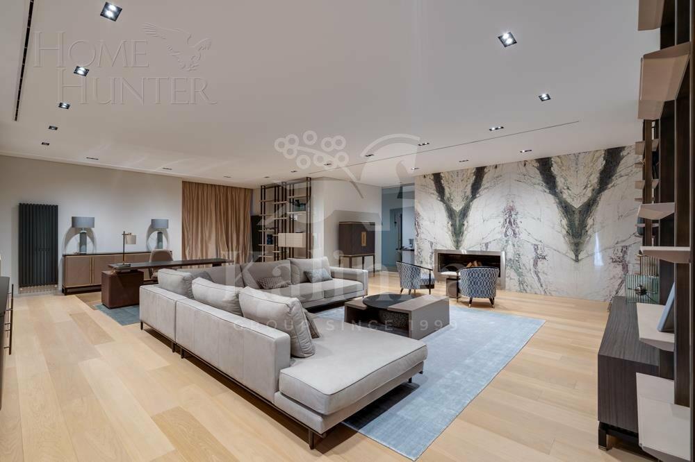 3-этажный коттедж 2 600 м² с отделкой