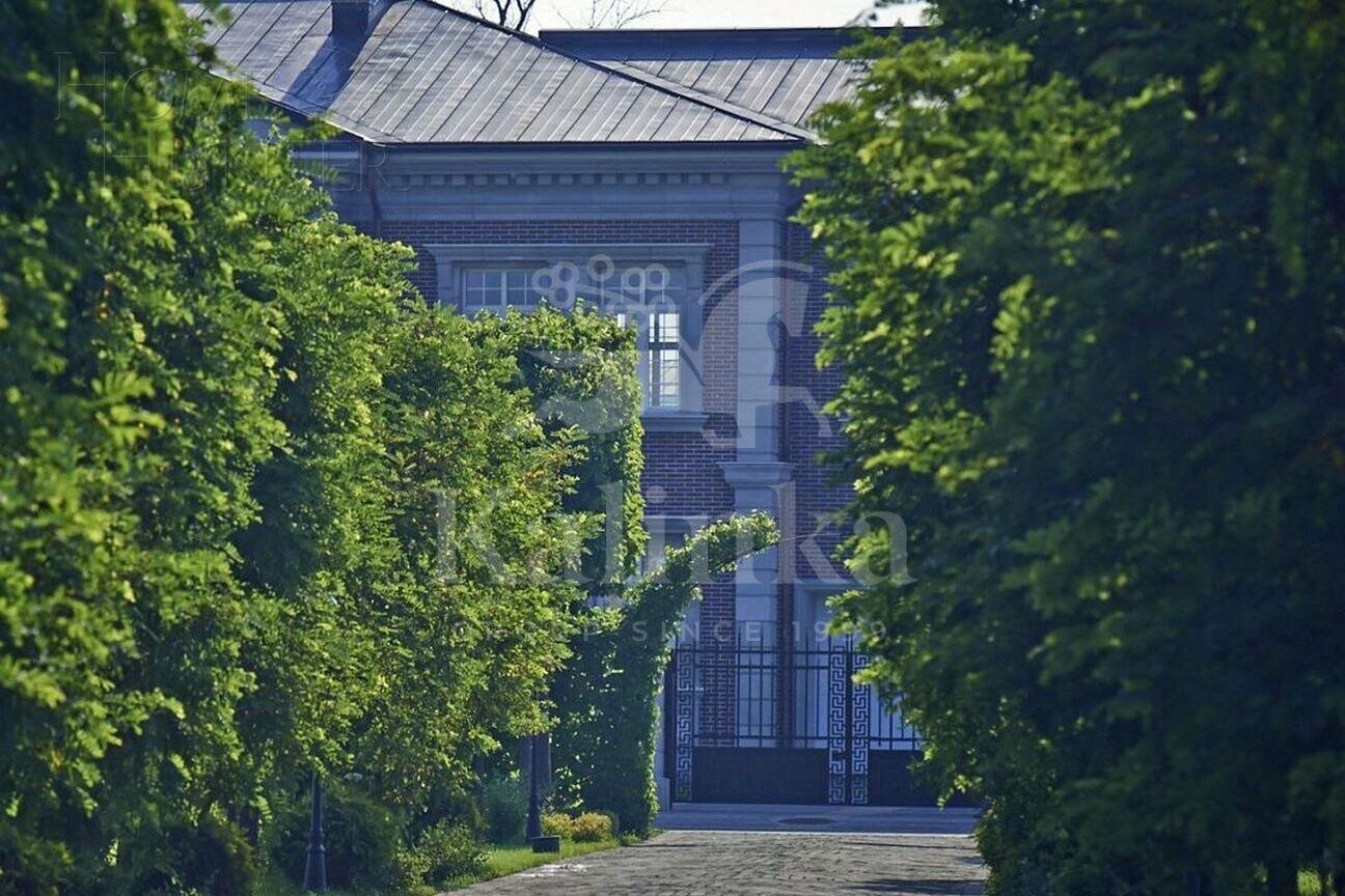 2-этажный коттедж 2 000 м² с отделкой