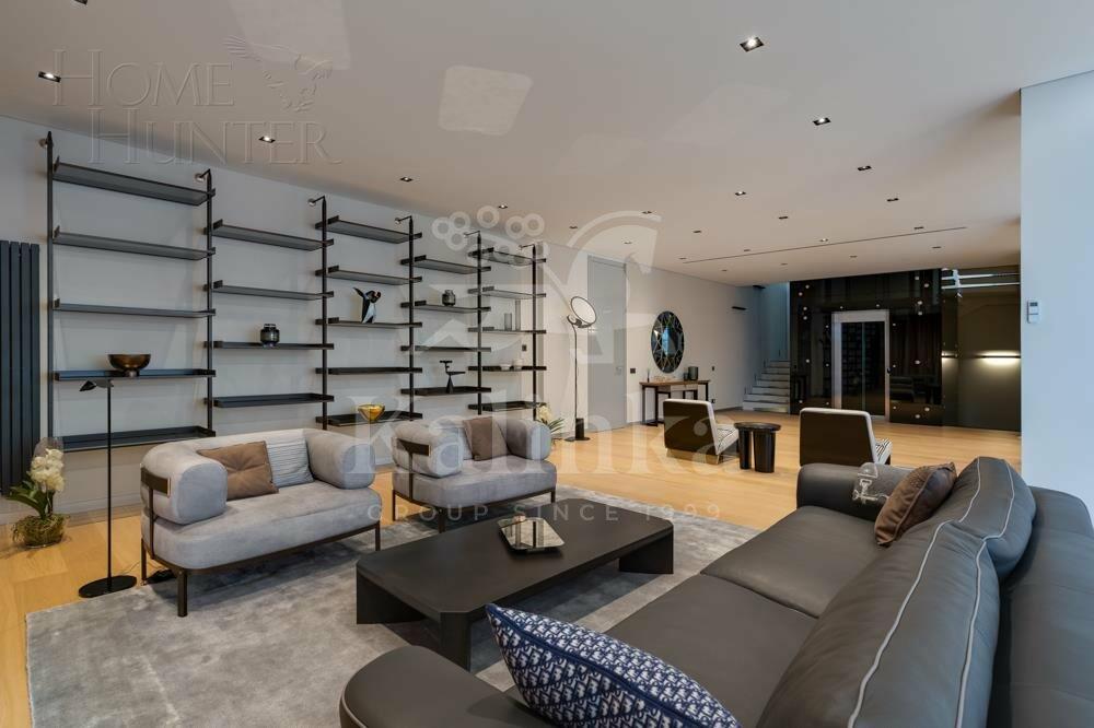 3-этажный коттедж 2 600 м² с отделкой