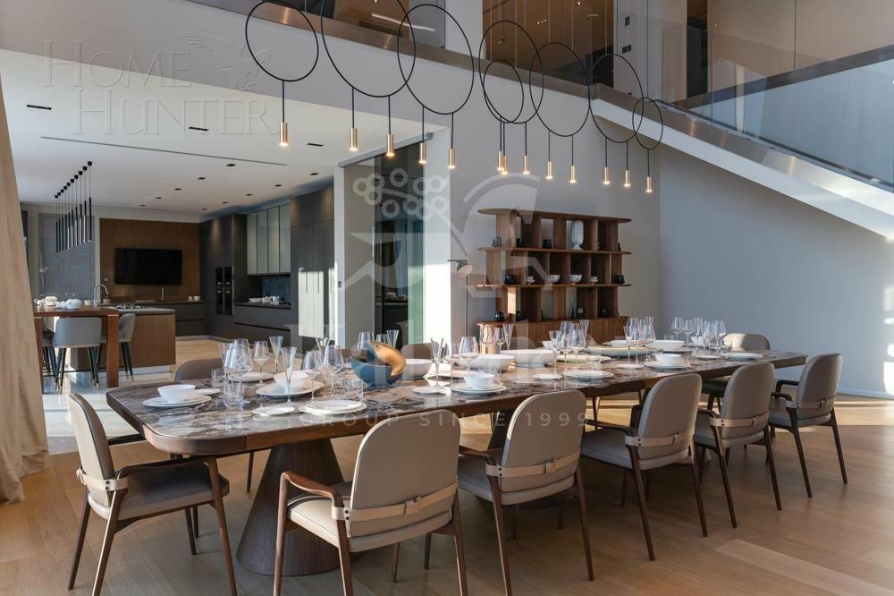 3-этажный коттедж 2 600 м² с отделкой