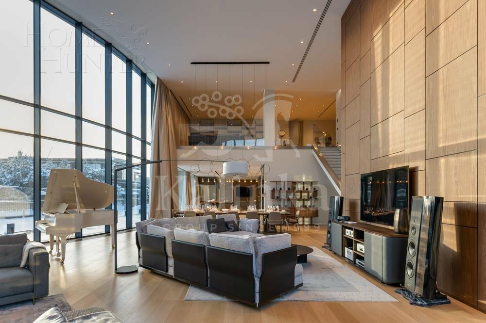 3-этажный коттедж 2 600 м² с отделкой