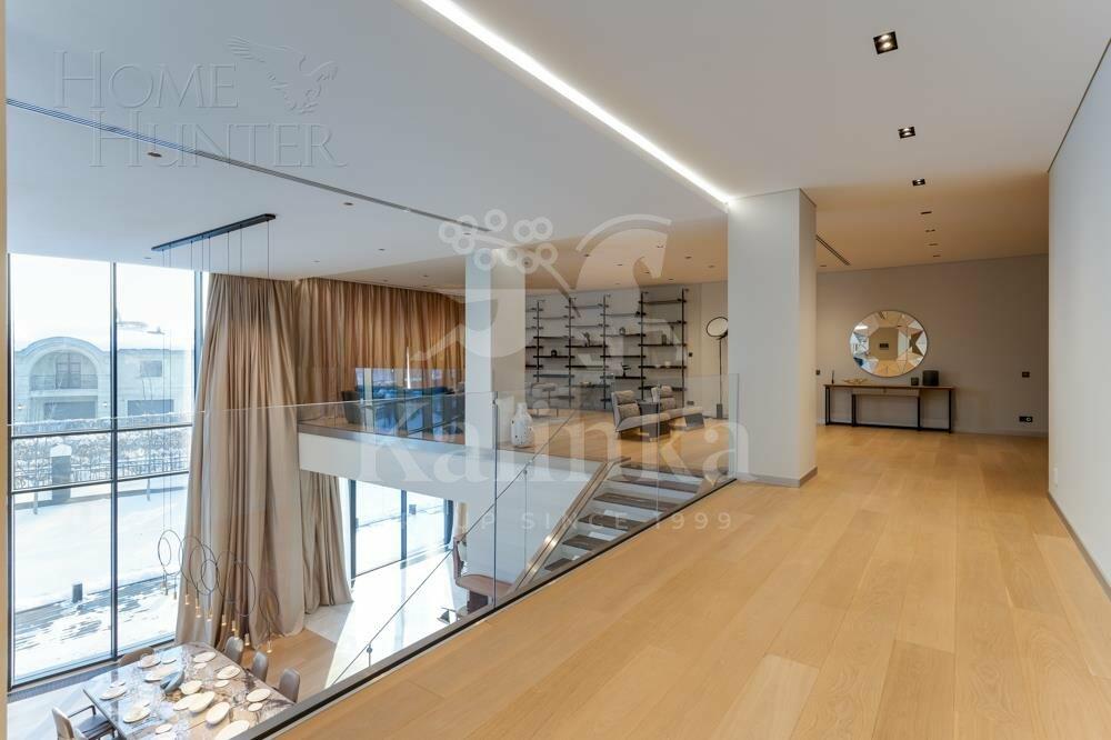 3-этажный коттедж 2 600 м² с отделкой