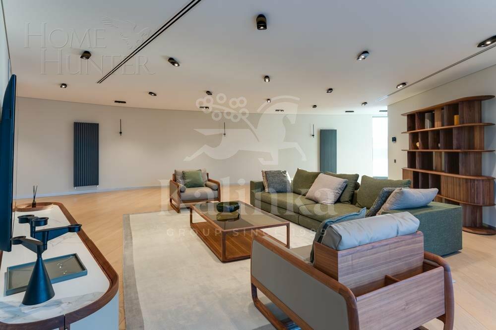 3-этажный коттедж 2 600 м² с отделкой