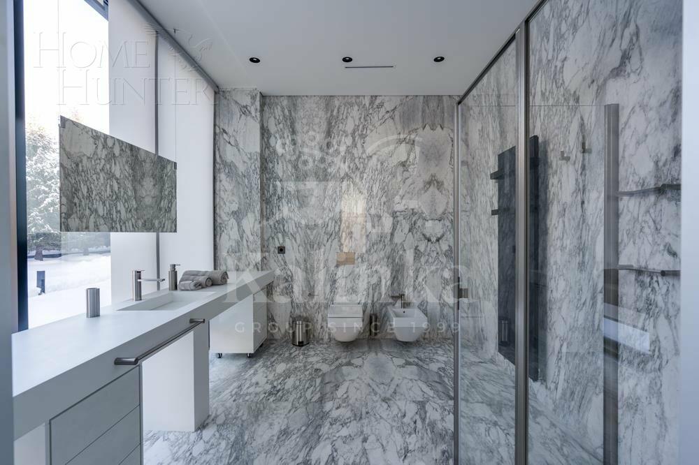 3-этажный коттедж 2 600 м² с отделкой