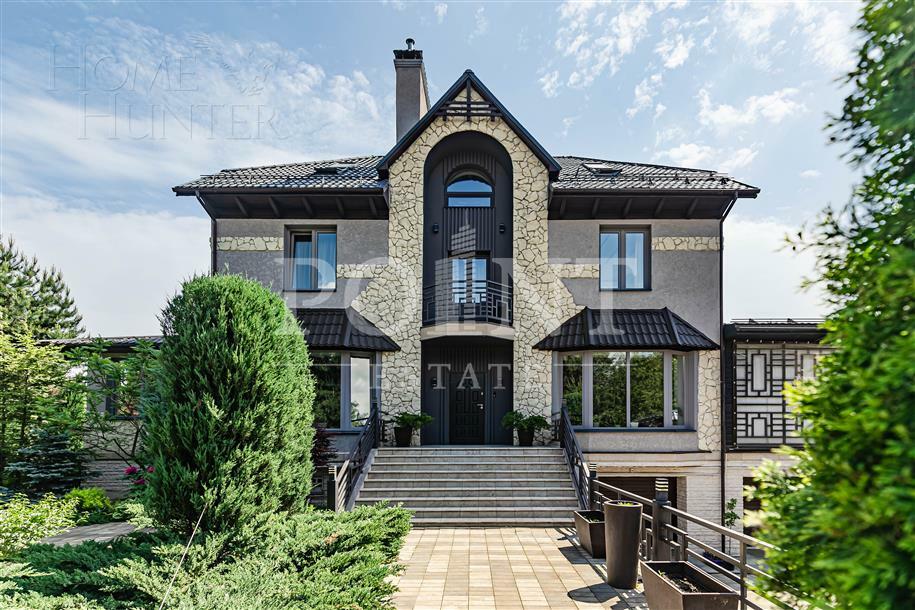 2-этажный коттедж 500 м² с отделкой