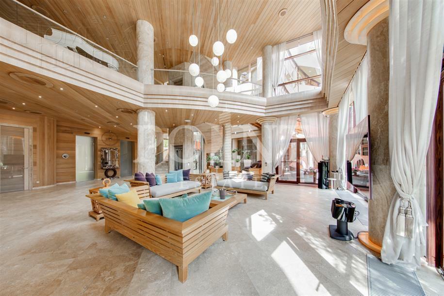 3-этажный коттедж 3 390 м² с отделкой