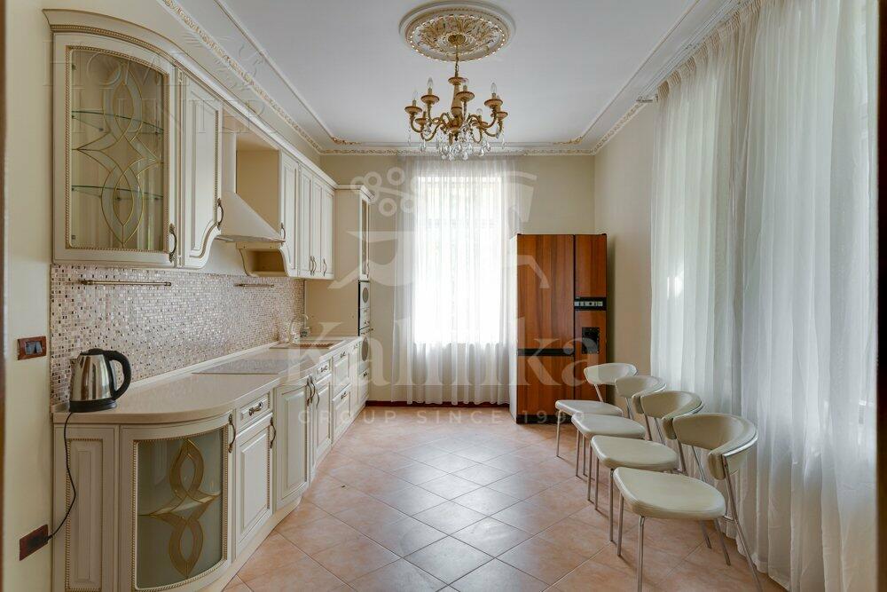 2-этажный коттедж 650 м² с отделкой