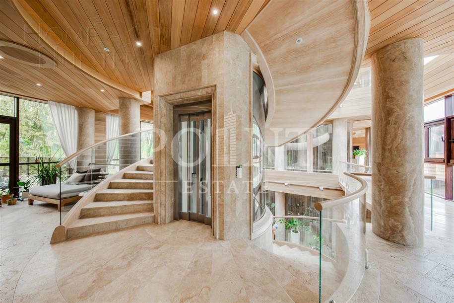 3-этажный коттедж 3 390 м² с отделкой