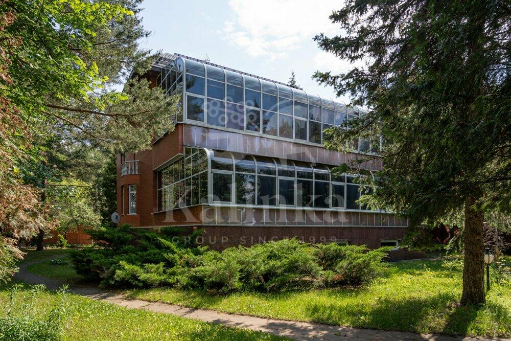 2-этажный коттедж 650 м² с отделкой