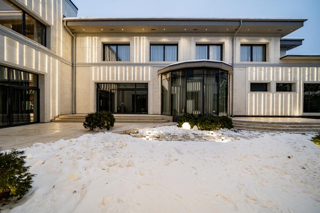 2-этажный коттедж 2 000 м² с отделкой