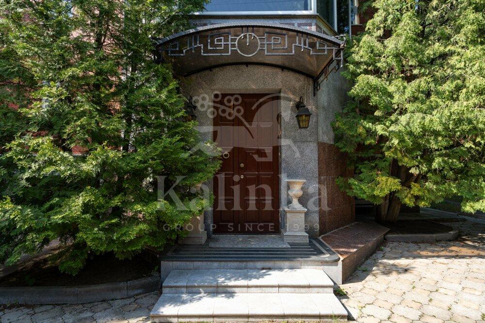 2-этажный коттедж 650 м² с отделкой