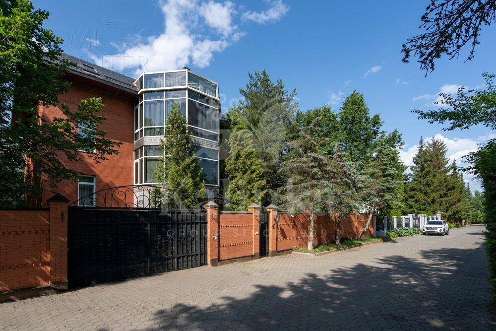 2-этажный коттедж 650 м² с отделкой