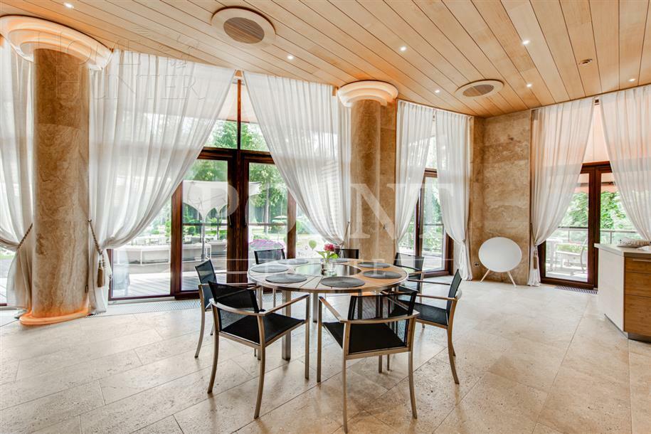 3-этажный коттедж 3 390 м² с отделкой