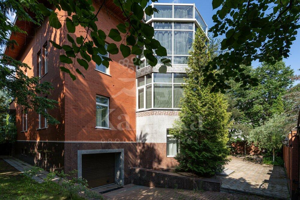 2-этажный коттедж 650 м² с отделкой