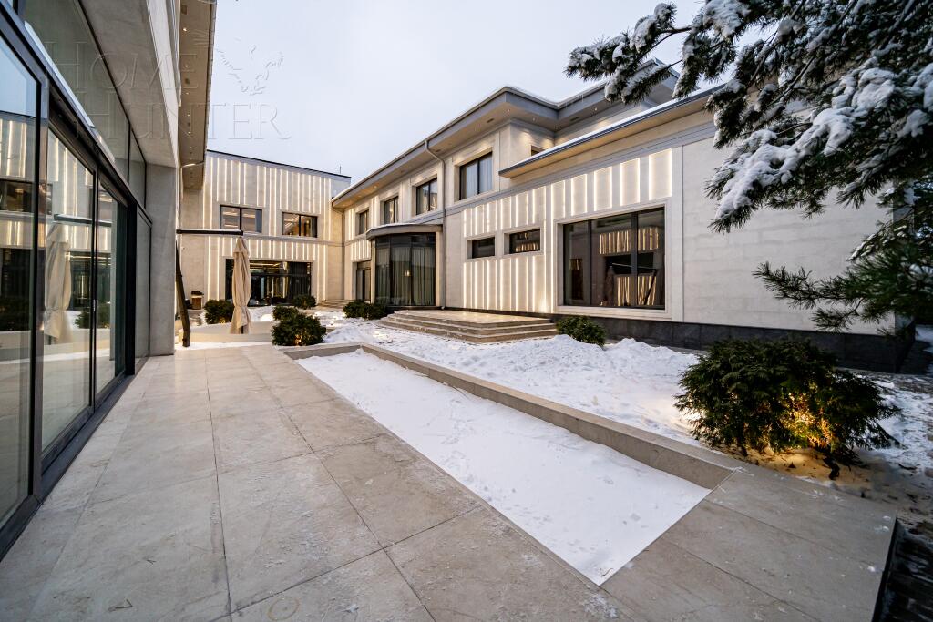 2-этажный коттедж 2 000 м² с отделкой