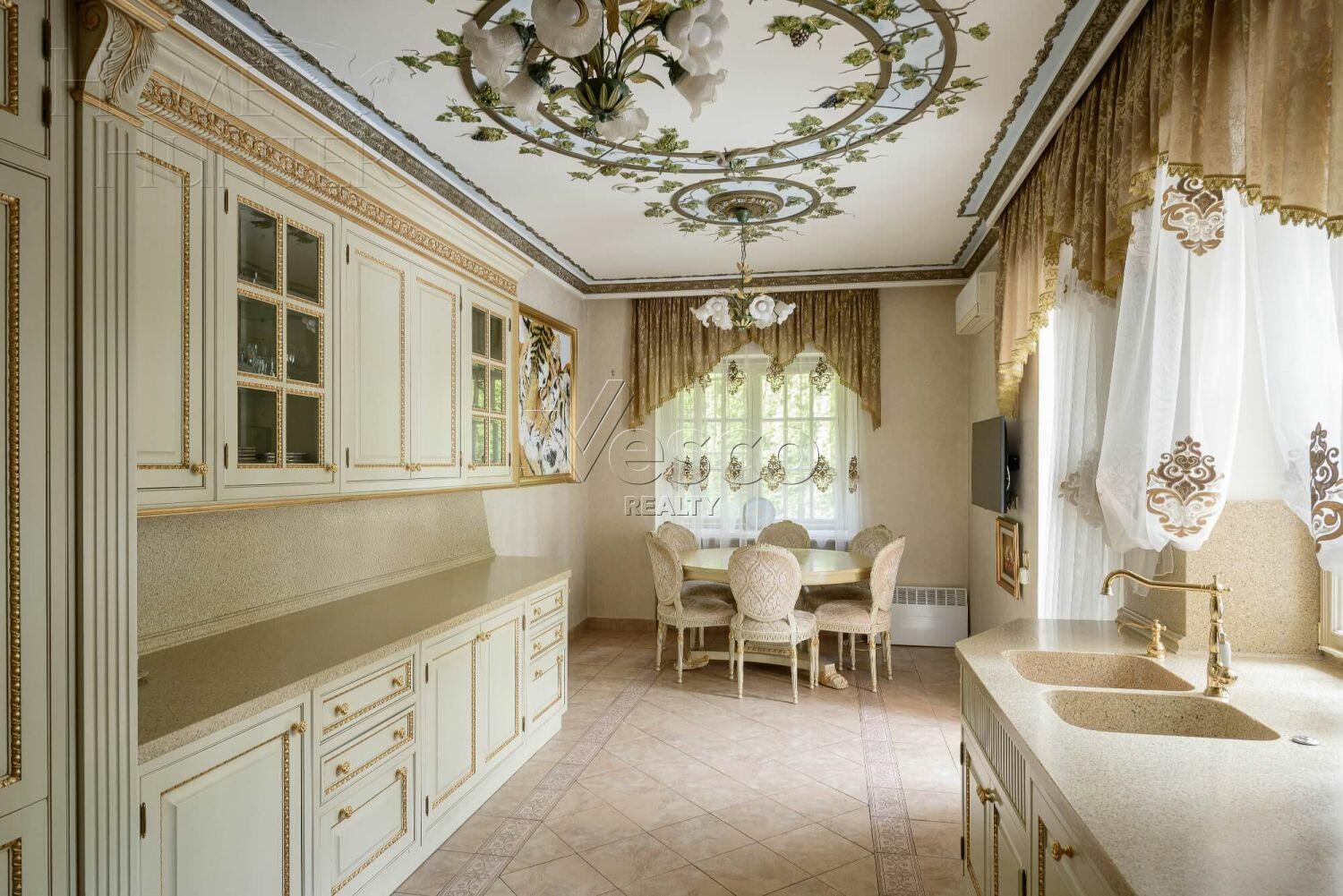 3-этажный коттедж 1 778 м² с отделкой