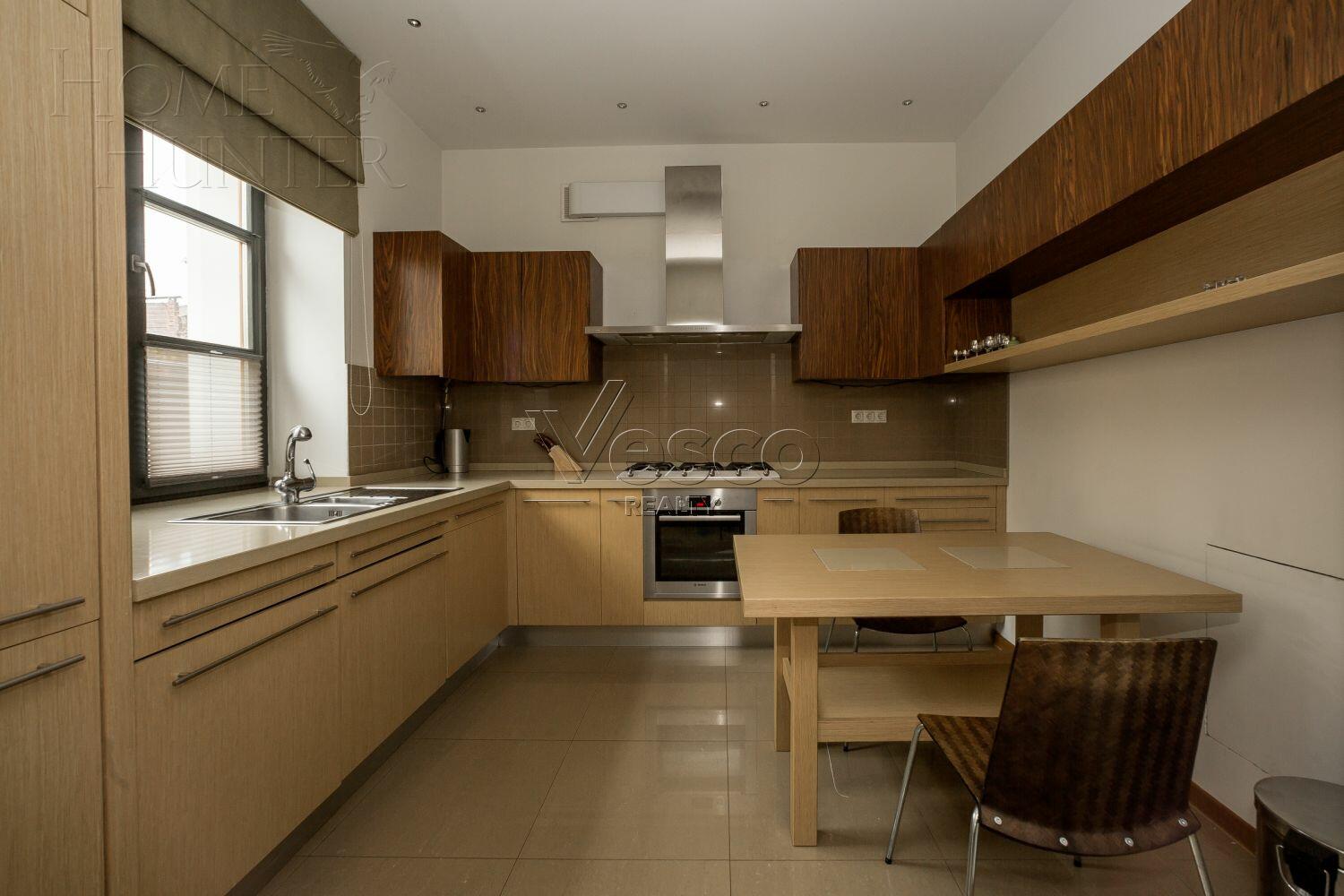 3-этажный коттедж 700 м² с отделкой