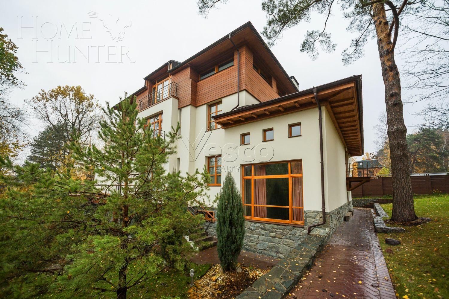 3-этажный коттедж 700 м² с отделкой