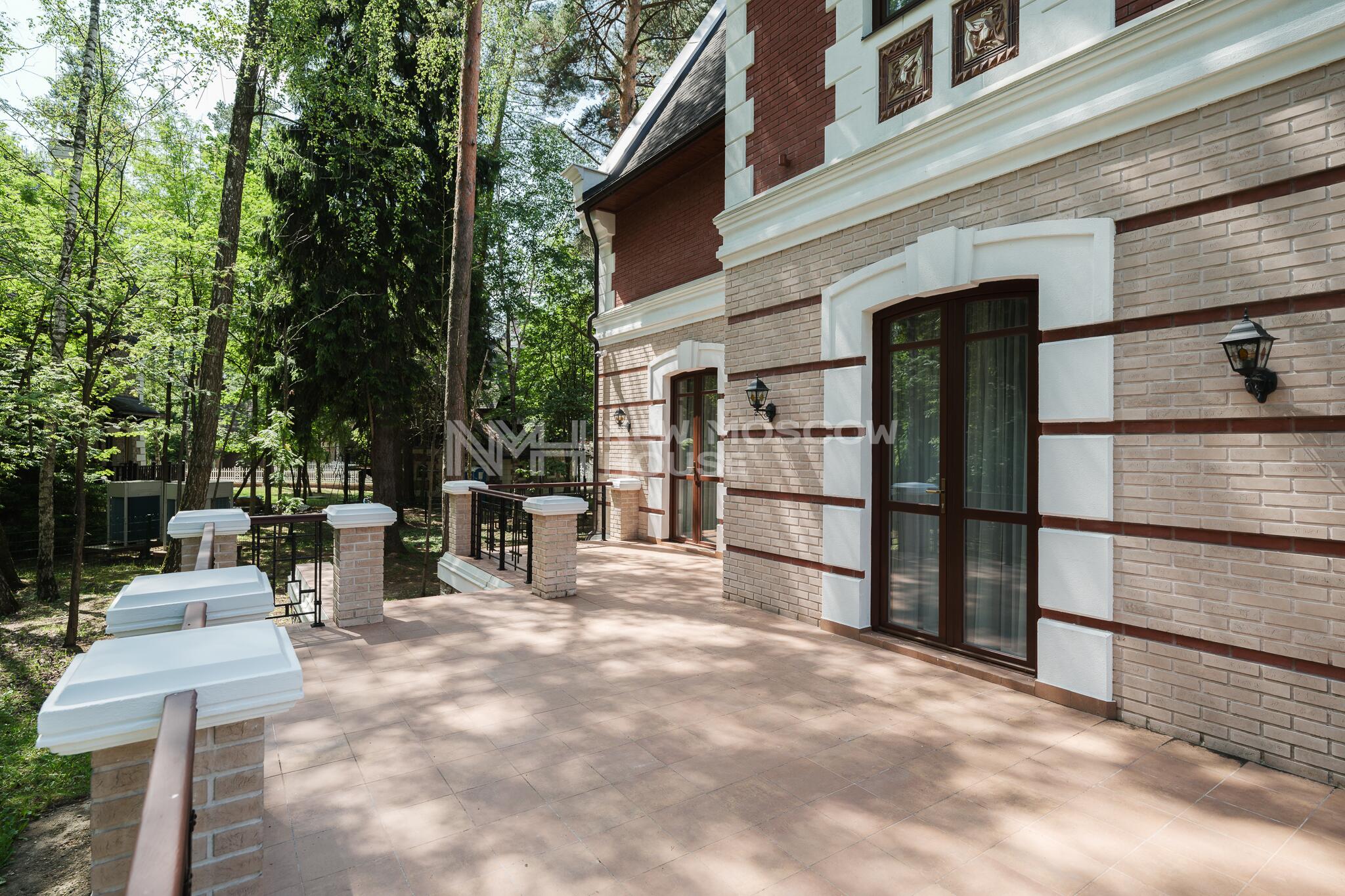 2-этажный коттедж 702 м² с отделкой