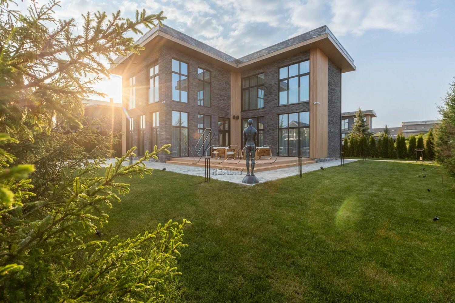 2-этажный коттедж 250 м² с отделкой